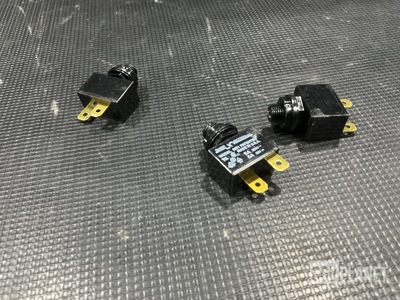 (106) Snap Action MB1 Circuit Breakers