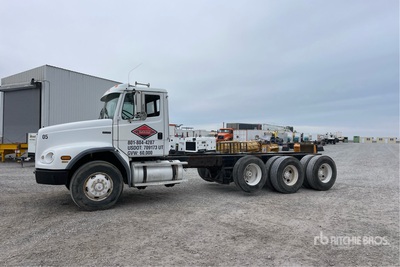 2003 Freightliner FL 112 8x4 Cabine et châssis