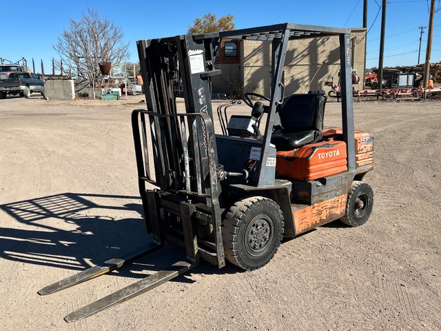 1995 (unverified) Toyota 42-5FG25 4900 lb Cushion Tire Forklift