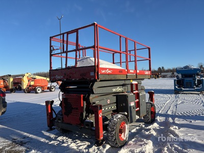 2016 Skyjack SJ8841RT 4x4 Dual Fuel Elevador de tijera