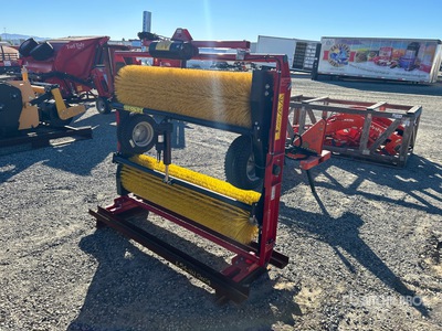 2022 Redexim 1400 Electric Tow-Behind Soft Turf Brush Divers - Équipement pour l'entretien des terrrains de golfs