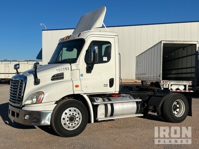 2015 Freightliner Cascadia 113 4x2 S/A Day Cab Truck Tractor