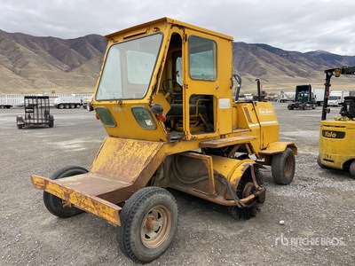 1989 Broce RJ300 Self-Propelled Broom