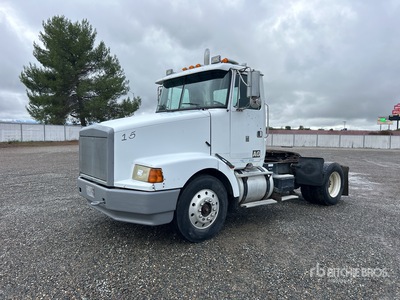 1995 White/GMC 4x2 S/A Day Cab Truck Tractor