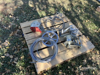 Quantity of (3) Manual Torno elevador