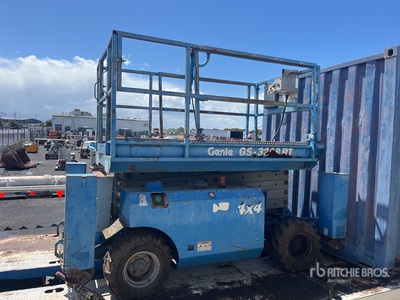 2000 Genie GS3268 シザーリフト