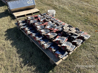 Quantity of (32) Morris Double Shoot Seed Openers