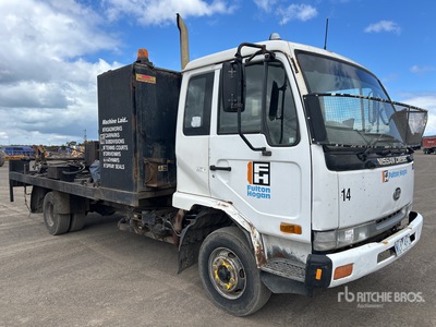 2004 Nissan UD MK240 4x2 Service Truck