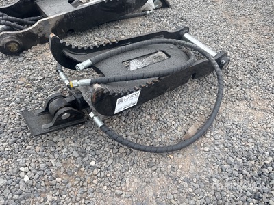 2026 GIYI GY-XJ3T 30 in CAT Hydraulic Excavator Thumb (Unused)