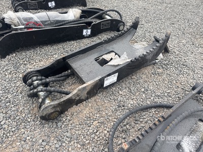 2026 GIYI GY-XJ5T 36 in CAT Hydraulic Excavator Thumb (Unused)