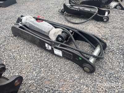 2026 GIYI GY-XJ7T 46 in CAT Hydraulic Excavator Thumb (Unused)