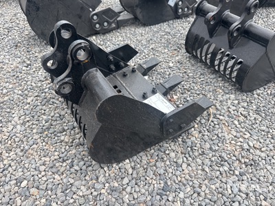 2026 GIYI 16 in Digging Excavator Bucket (Unused)