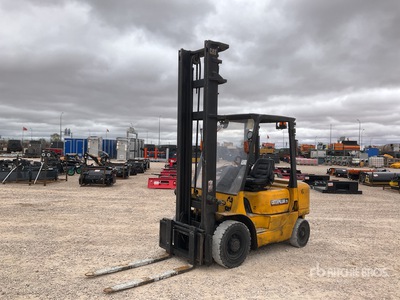 2001 Cat DP25 Forklift