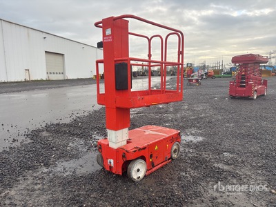 2011 Snorkel M230E Elevador vertical