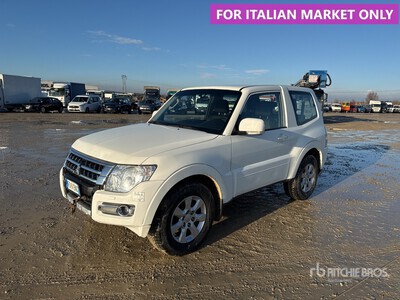 2016 Mitsubishi Pajero 3.2 SWB 4WD を見 SUV