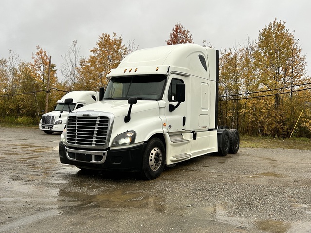 2020 Freightliner Cascadia 125 6x4 T/A Sleeper Truck Tractor