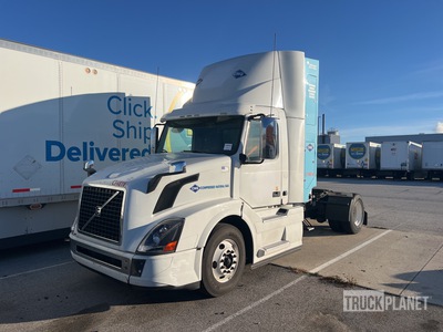 2017 Volvo VNL CNG 4x2 Day Cab Truck Tractor