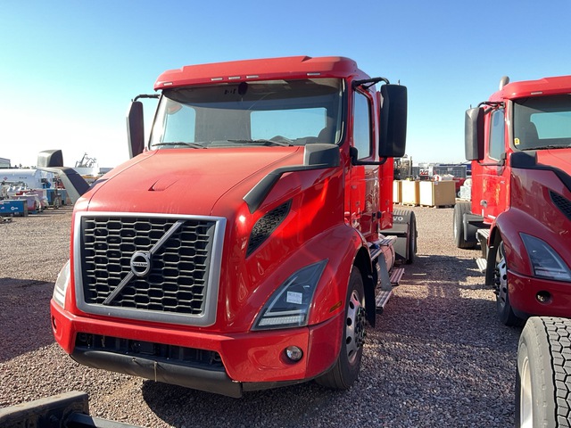2022 Volvo 6x2 T/A Day Cab Truck Tractor (Inoperable)