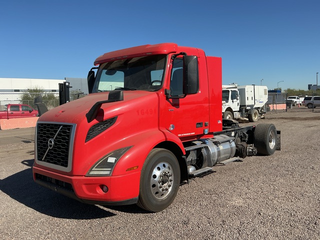 2022 Volvo VNR 6x2 T/A Day Cab Truck Tractor