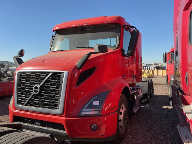 2022 Volvo 6x2 T/A Day Cab Truck Tractor