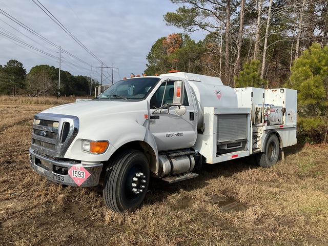 2013 Ford F-750 4x2 Fuel and Lube Truck (Inoperable)