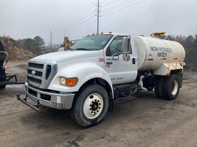 2009 Ford F-750 XL 2000 gal 4x2 Water Truck