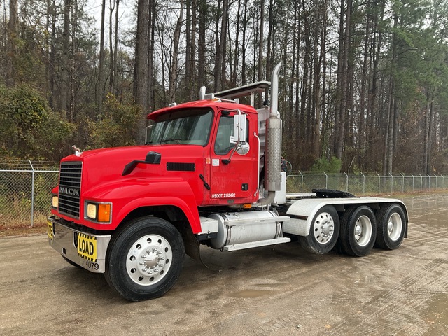 2005 Mack CHN613 8x4 Tri/A Day Cab Truck Tractor 2005 Mack CHN613 8x4 Tri/A Day Cab Truck Tractor