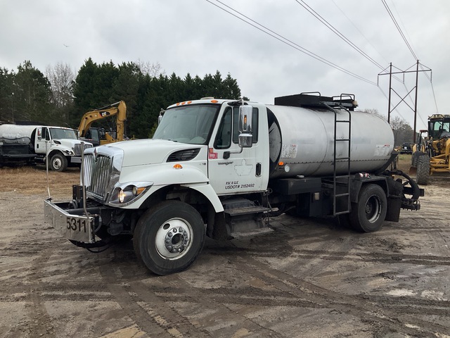 Rosco Maximizer 2 1950 gal on 2011 International Rosco 4300 4x2 Asphalt Distributor Truck