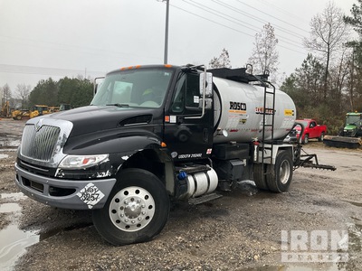 Rosco Maximizer II 1950 gal on 2016 International 4300 4x2 Camion épandeur d'asphalte (Inoperable)