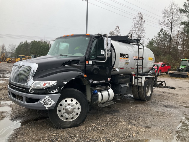 Rosco Maximizer II 1950 gal on 2016 International 4300 4x2 Asphalt Distributor Truck (Inoperable)