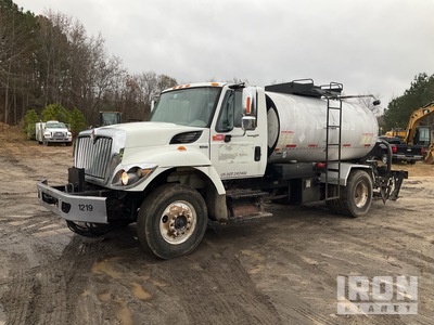 Rosco 1950 gal on 2012 International 7300 4x2 Asphalt Distributor Truck