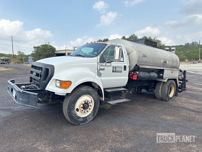 2003 Ford F750 2000 gal 4x2 Distributor Hot Oil Truck