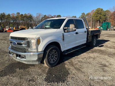 2018 Ford F-250 4x2 Crew Cab Flatbed Truck