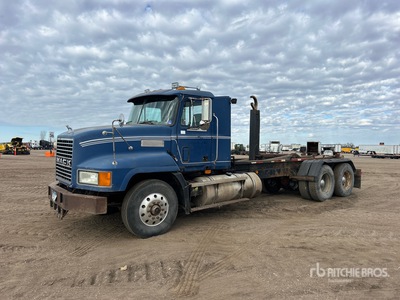 1996 Mack CH613 Camión rodante
