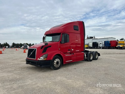 2014 Volvo VNL670 6x4 3- Achs Sattelzugmaschine mit Schlafkabine