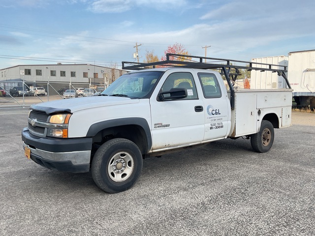 2003 Chevrolet Silverado 2500HD 4x4 Extended Cab Utility Truck