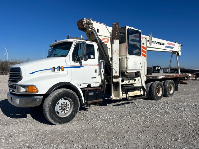 Pioneer X4000-RCC 28.8 ton Straight Boom on 2000 Sterling LT9500 6x4 Boom Truck
