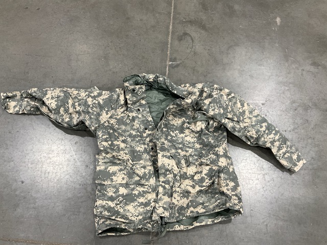 (39) Cold Weather Parkas (39) Cold Weather Parkas