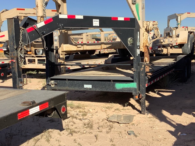 2012 Kaufman 24 ft T/A Gooseneck Flatbed Trailer