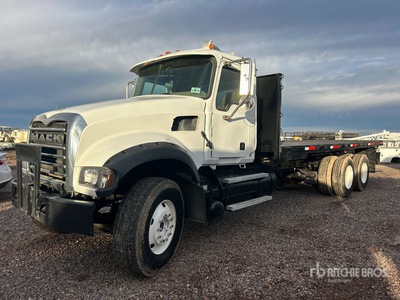 2010 Mack GU700 4x2 Camión Caja Abierta