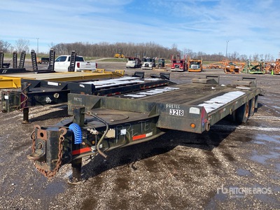 2004 Eager Beaver 18160 lb 25 ft T/A Equipment Trailer