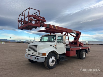 1998 Elliott ECL 3 55 55 ft on 1998 International 4700 4x2 Camion de cubo