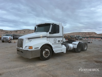 2000 Volvo VNL 6x4 Cabeza Tractora Cabina Dormitorio