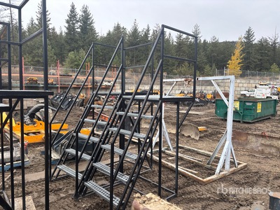 Quantity of (2) Shop Stairs Articoli da ferramenta e di consumo