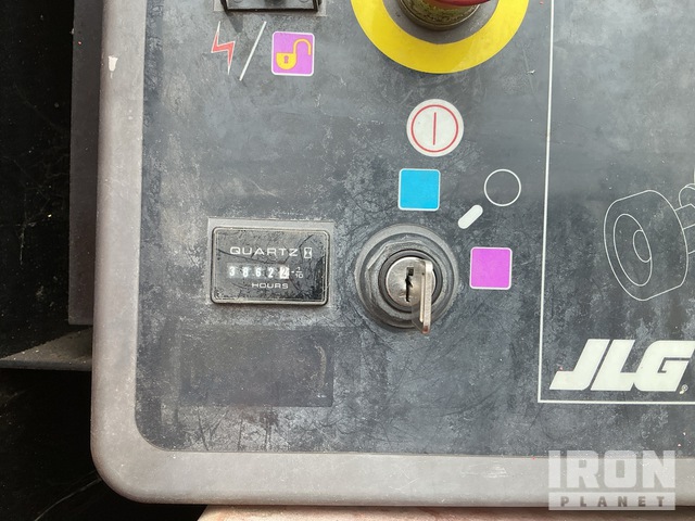 ELEVADOR ARTICULADO 2013 JLG 4WD 800AJ