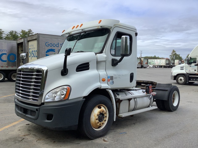 2013 Freightliner Cascadia  113 4x2 S/A Day Cab Truck Tractor