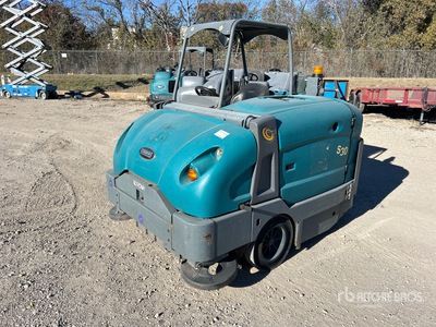 2016 Tennant S-30 Ride-On Sweeper
