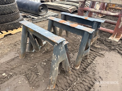 Quantity of (4) Stands