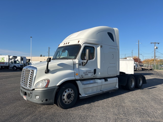 2012 Freightliner Cascadia 125 6x4 T/A Sleeper Truck Tractor 2012 Freightliner Cascadia 125 6x4 T/A Sleeper Truck Tractor