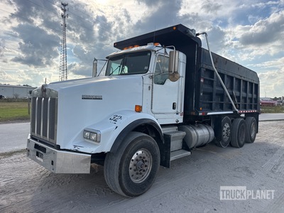 2010 Kenworth T800 8x4 を見 Dump Truck